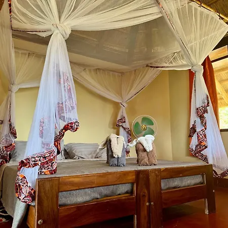 Bwana Tembo Safari Camp Villa Paraa Exterior photo