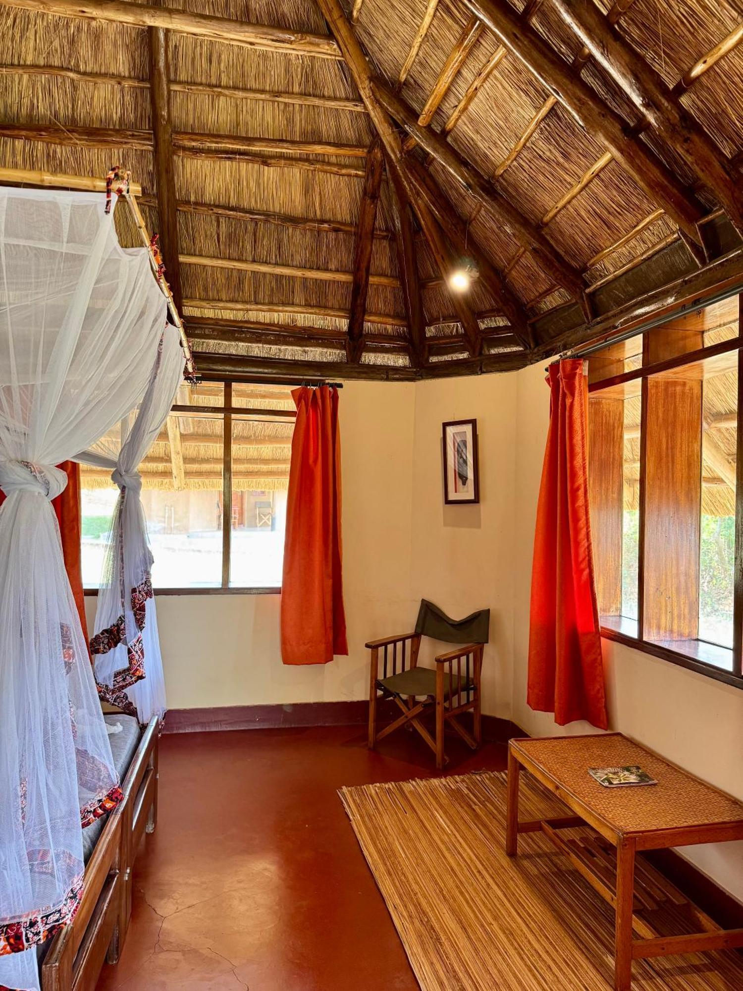 Bwana Tembo Safari Camp Lodge Paraa